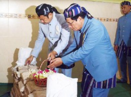 Jelang Puncak Hari Jadi ke-453 Lamongan, Bupati Yuhronur Ziarah ke Makam Leluhur