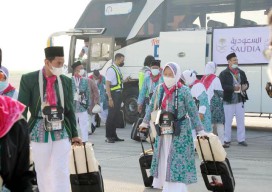 Labbaik Allahumma Labbaik, 449 Jamaah Calon Haji Kloter Pertama Jatim Bertolak ke Tanah Suci