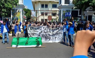 Setahun Janji Kampanye Tak Banyak Terbukti, PMII Tuban Kartu Merah Bupati