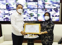 Hebat Nian Surabaya Satu-satunya Daerah di Jatim Sabet Penghargaan Sistem Merit Sangat Baik
