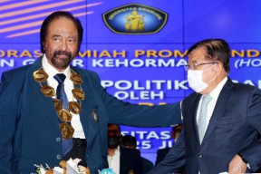 Surya Paloh Terima Doktor HC, JK: Tokoh Penuh Ide dan Perubahan, Bukan Hanya Bicara!