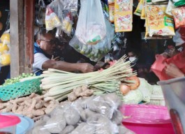 Kunjungi Pasar di Surabaya, Mendag Zulkifli Hasan: Minyak Goreng Sudah Ada di Mana-mana