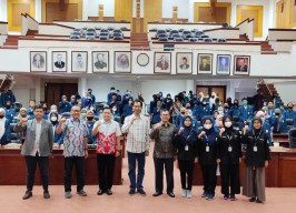 Hadiri Sekolah Legislatif Mahasiswa Unair, Pesan Ketua DPRD Surabaya: Penting Dengar Suara Rakyat