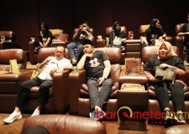 Lara Ati Tayang di Bioskop, Armuji Nonton Bareng Gus Hans dan Waketua DPRD Surabaya
