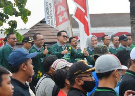 Jalan Sehat HUT ke-77 Jatim di Madiun, Adhy Karyono Doakan Warga juga Sehat Dompetnya