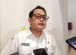 Sekdaprov Jatim Bantah Ada Penggeledahan, Terus Ngapain KPK di Ruang Kerja Khofifah?