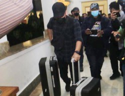 KPK Geledah Ruangan Sekdaprov Jatim, Cari 'Jejak Hibah' Heru Tjahjono?