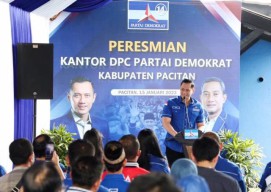 AHY Resmikan Kantor Demokrat Pacitan, Ditandai Pemecahan Kendi Air 6 Dapil