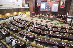 DPRD Jatim Gelar Paripurna Perdana Pasca OTT KPK, Puluhan Kursi Anggota Dewan Kosong!