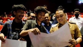 Eri Cahyadi Sampai Wajibkan Pelajar SD-SMP di Surabaya Nobar, Apa Hebatnya Film Sura Ing Baja?