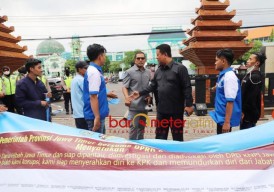 DPRD Jatim Paripurna Perdana Pasca OTT KPK, Di Luar Gedung KNPI Demo soal Korupsi Hibah