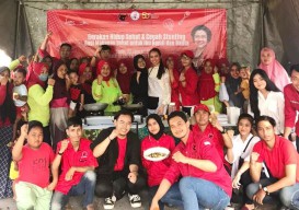 Megawati Ultah, Milenial PDIP Surabaya Masak untuk Warga dengan Resep Warisan Bung Karno