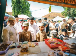 Bupati Fauzi Santuni dan Ajak Belanja Ribuan Anak Yatim di Sumenep, Duh Senangnya!