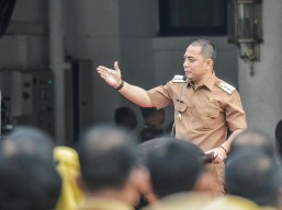 Eri Cahyadi Minta Layanan Perizinan di Surabaya Tak Lebih dari 7 Hari, Camkan Itu Kepala Dinas!