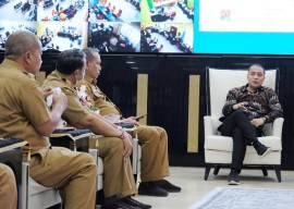 Eri Cahyadi Wanti-wanti SD-SMP di Surabaya: Wajib Terima 5% Siswa Miskin dan Hindari Pungutan!