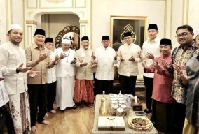 Silaturahmi Lebaran ke Habib Salim Segaf Bareng Anies, Sinyal AHY Cawapres?