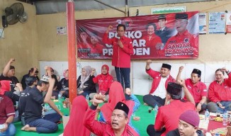 Menangkan Ganjar, PDIP Surabaya Gercep Dirikan Posko Gotong Royong di Kampung Padat Penduduk