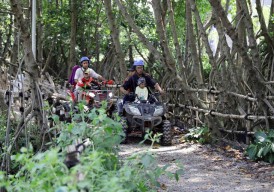 Membludak! Libur Lebaran, Pengunjung Romokalisari Adventure Land Capai 1000 Orang per Hari