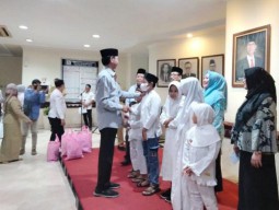 Sambut Lebaran, DPRD Surabaya Santuni 100 Anak Yatim