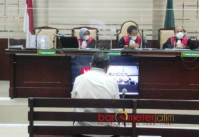 Didakwa Terima Suap Hibah Pemprov Jatim Rp 39,5 M, Sahat Tertunduk dan Hanya Bisa Minta Maaf!