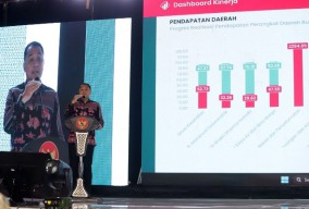 Jokowi Kesal Anggaran Stunting Terkuras Perjalanan Dinas, Eri: Di Surabaya Tak Ada Beli Kudapan Dinaikkan Pesawat!