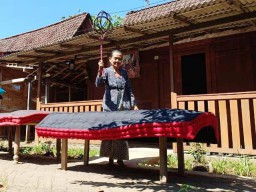 “Mepe Kasur”, Tradisi Unik Suku Osing Banyuwangi Sambut Idul Adha