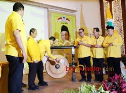 Rakerda Golkar Jatim, Sarmuji Ingatkan 153 Ribu Kader Baru Belum Cukup Sediakan 2 Saksi per TPS!