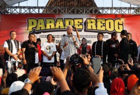 Safari Politik ke Ngawi, Ganjar Disambut Ribuan Warga dan Kesenian Reog