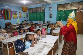 Siswa dan Orang Tua Jangan Cemas dengan MPLS, Eri Cahyadi Jamin di Surabaya Tidak Ada Perpeloncoan!