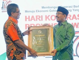 Diganjar Penghargaan Tokoh Penggerak Ekonomi UMKM dan Koperasi, Anwar Sadad: Saya Merasa Sangat Terhormat!