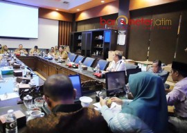 Desakan Komisi E DPRD Jatim ke Khofifah: Jawab Kekecewaan Masyarakat dengan Seragam Sekolah Gratis di 2024!