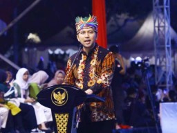 Eri Berpeluang Digandeng Khofifah di Pilgub Jatim 2024, SSC: Emil Tak Perlu Kecil Hati, Pilihan Logis Maju Sendiri!