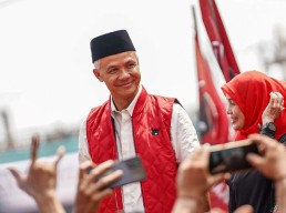 Elektabilitas Ganjar Kembali Gencet Prabowo, PDIP Surabaya: Rakyat Cerdas, Tak Terkecoh Manuver Politik Elite!