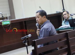 Dicurigai Tutupi Hubungan Sahat dengan Pembawa Ijon Fee, Staf Sekretariat DPRD Jatim Gelagapan Dikejar 4 Jaksa KPK!