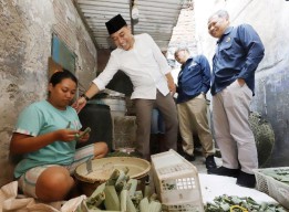 Pelaku UMKM Kampung Lontong Surabaya Kelimpungan soal Gas PGN, Eri Cahyadi Ajak Dirjen Migas Turun Beri Solusi