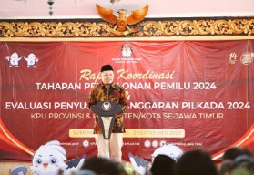 Kelakar Ketua KPU Jatim ke Bupati Fauzi soal Posternya Banyak Terpampang di Angkot: Saya Tidak Tahu Maksudnya Apa!