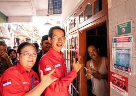 Perluas Dukungan Ganjar! Kader PDIP Surabaya Bergerak Serentak Door to Door ke Rumah Warga