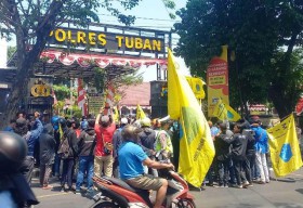 Ratusan Aktivis PMII Demo Polres Tuban, Kapolres Minta Maaf: Tegaskan 5 Anak Buahnya Sudah Disanksi!