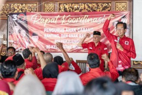 Gencar Sosialisasikan Ganjar, Kader PDIP Surabaya Tiada Hari Tanpa Turun ke Akar Rumput!