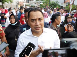 Titah Eri Cahyadi: Pengurus RT/RW, LPMK, dan Tenaga Kontrak Pemkot Surabaya Maju Caleg Wajib Mundur!