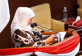 Khofifah Sampaikan Nota Keuangan: RAPBD Jatim 2024 Defisit Rp 2,1 Triliun!