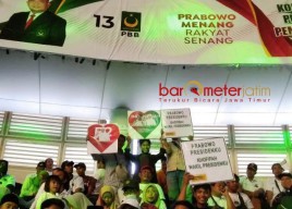 Pemandangan Tak Sedap! Ribuan Kader PBB Elu-elukan Yusril Cawapres Probowo, Eh.. Muncul Poster Prabowo-Khofifah