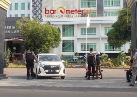 Cari Dokumen Proyek Rp 151 M! Tak Berhenti di Rumdis Bupati, KPK Lanjut Geledah Gedung 7 Lantai Pemkab Lamongan