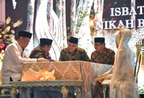 Pemkot Surabaya Nikahkan 225 Pasangan Habis Rp 7,4 M Tanpa Sentuh APBD, Terus Dari Mana Duitnya?