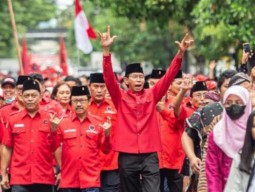 Pagi Ini Cawapres Ganjar Diumumkan, PDIP Surabaya Gelar Nobar: Kita Saksikan Bersama, Pokoknya Is The Best!