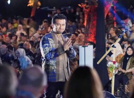 Emil Dardak Sebut Corak dan Teknik Batik Sulit Dibuat oleh Kecerdasan Buatan: Cuma Perajin yang Bisa!