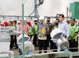 Kunjungi Pabrik di Surabaya, Ganjar Ingin Tingkatkan Geliat Industri untuk Majukan Produk Dalam Negeri