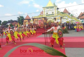 Hari Jadi ke-754 Sumenep Dimeriahkan Prosesi Arya Wiraraja hingga Haul Raja-Raja Madura, Bupati Fauzi: Rugi Tak Datang!