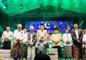 Maulid Nabi Bareng Lautan Jamaah Gus Iqdam, Wabup Rahmat Santoso Terngiang Tausiyah Gus Kautsar!