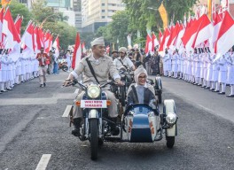 Parade Surabaya Juang, Eri Cahyadi: Perjuangan Belum Berhenti Selama Masih Ada Kemiskinan!